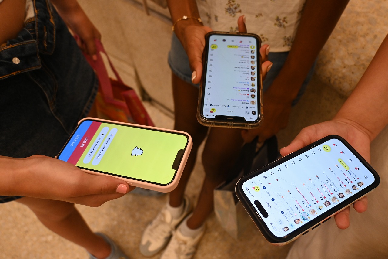 オーストラリアでSNS利用を禁止する法律が施行された後、SNSを見る16歳未満（2026年1月7日、筆者撮影）